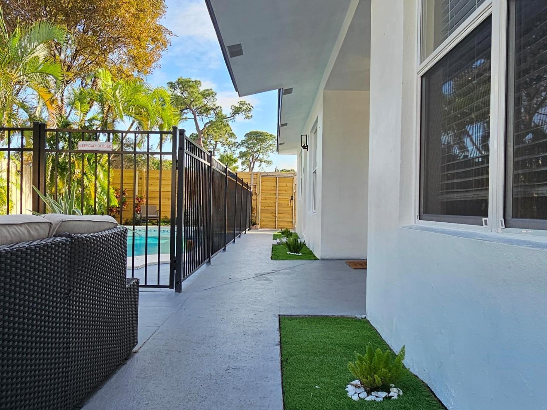 Equipped House W Pool & Patios, Near The Beaches, Prime Location- Ideal For Small Families, Coastal Haven フォート・ローダーデール エクステリア 写真