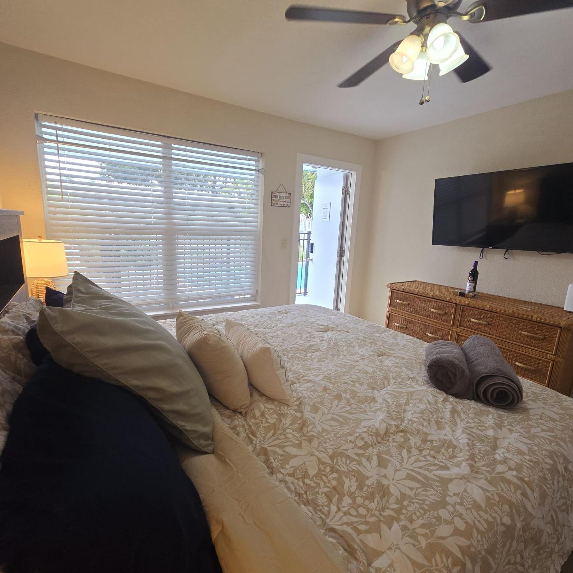 Equipped House W Pool & Patios, Near The Beaches, Prime Location- Ideal For Small Families, Coastal Haven フォート・ローダーデール エクステリア 写真