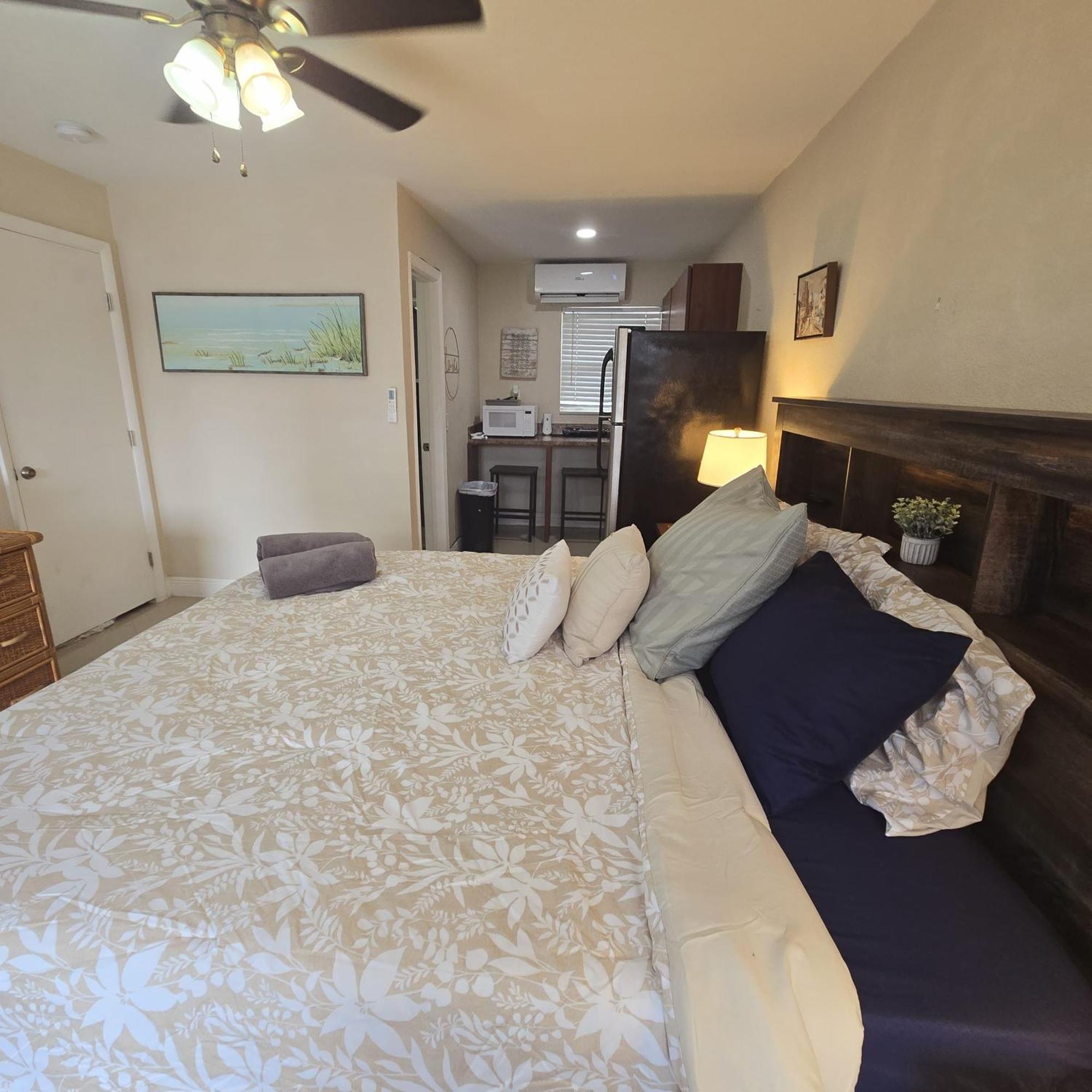 Equipped House W Pool & Patios, Near The Beaches, Prime Location- Ideal For Small Families, Coastal Haven フォート・ローダーデール エクステリア 写真
